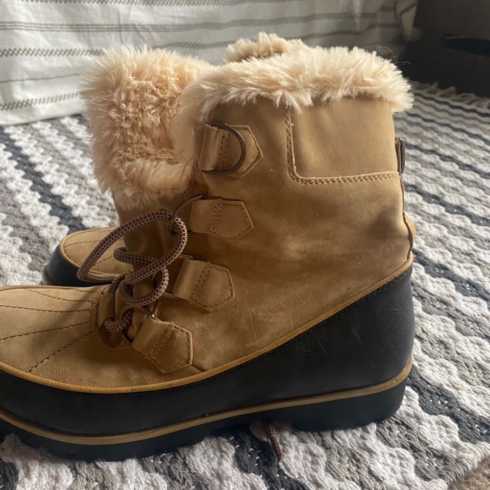 SNOWBOOTS-NEVER WORN